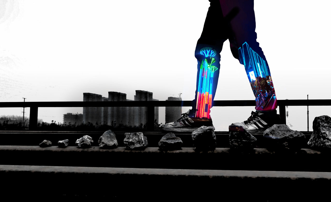 未到五彩的季节注定还要重新再相遇